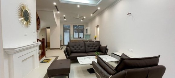 Villa de 4 dormitorios en Long Bien, Vietnam No. 604 3