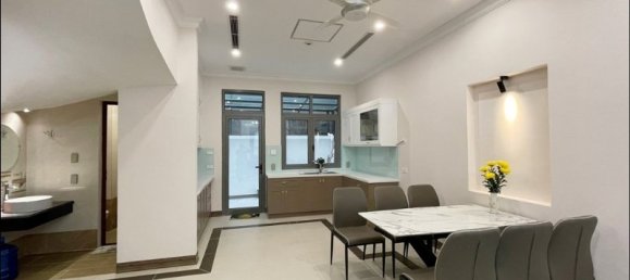 Villa de 4 dormitorios en Long Bien, Vietnam No. 604 5