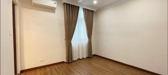 Villa de 4 dormitorios en Long Bien, Vietnam No. 604 11