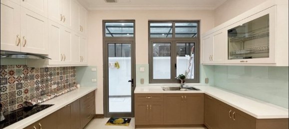 Villa de 4 dormitorios en Long Bien, Vietnam No. 604 6