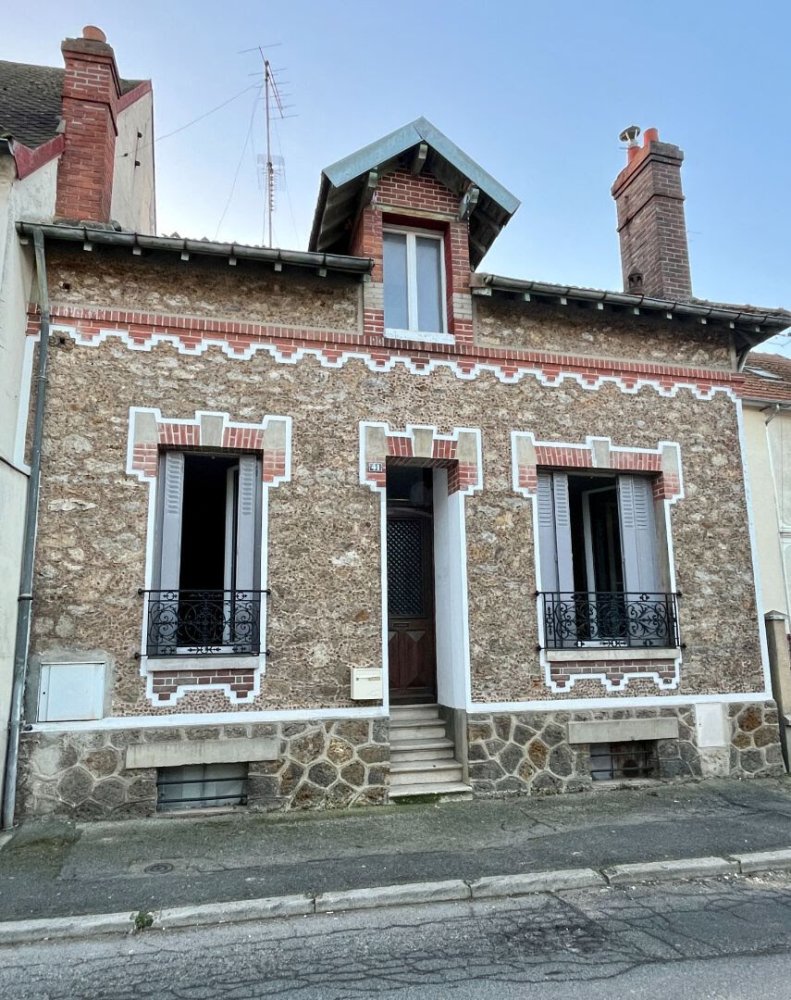 3 bedrooms House in Rebais, France No. 176564