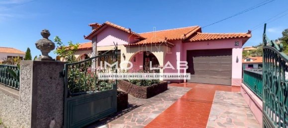 4 bedrooms Villa in Funchal, Portugal No. 144718 2