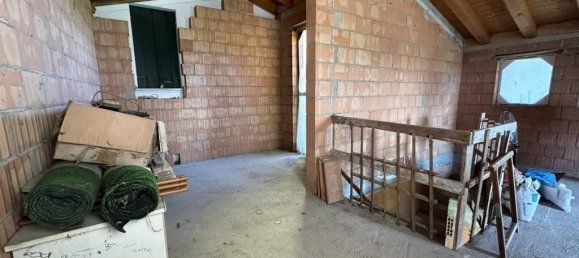 4 rooms House in Camponogara, Italy No. 175740 8