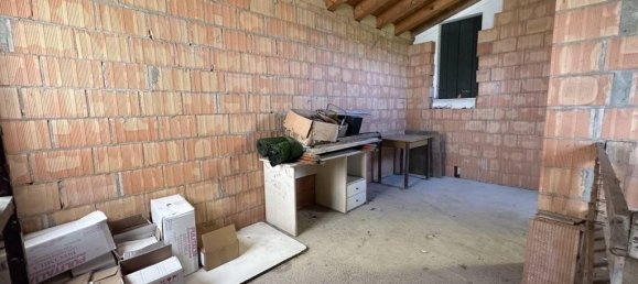 4 rooms House in Camponogara, Italy No. 175740 7