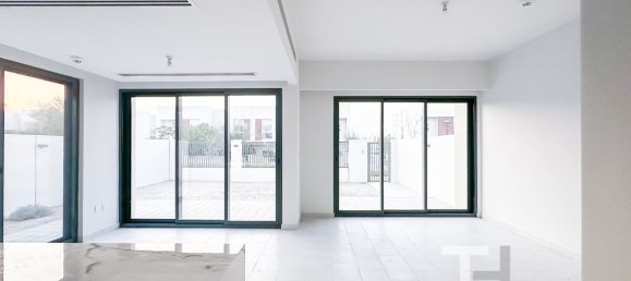 Adosado de 3 dormitorios en Dubai, UAE No. 94552 9