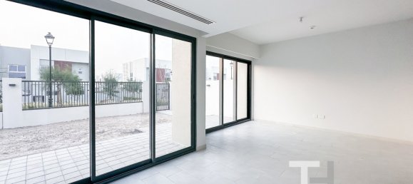 Adosado de 3 dormitorios en Dubai, UAE No. 94552 2