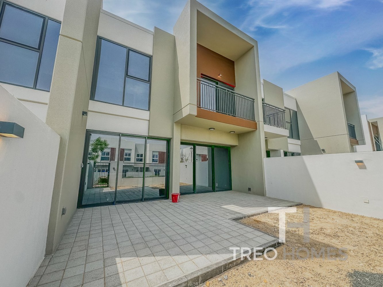 Adosado de 3 dormitorios en Dubai, UAE No. 94552