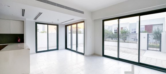 Adosado de 3 dormitorios en Dubai, UAE No. 94552 5