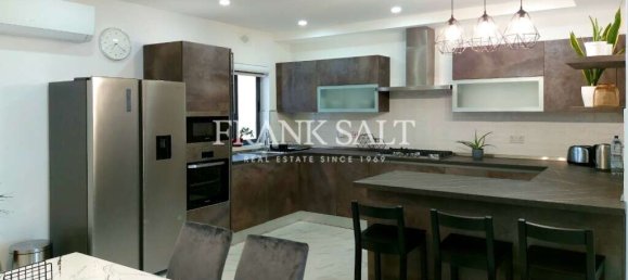 3 bedrooms Penthouse in Xaghra, Malta No. 5974 4