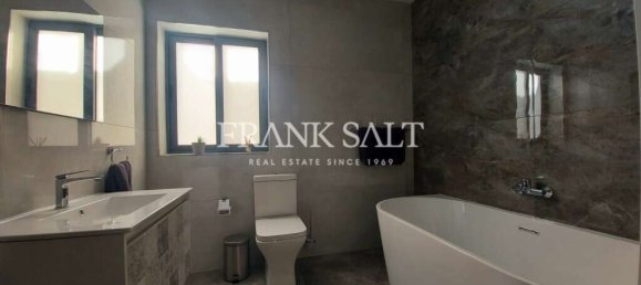 3 bedrooms Penthouse in Xaghra, Malta No. 5974 10