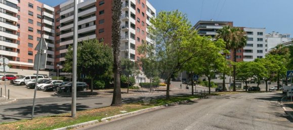 129m² Commercial property in Odivelas, Portugal No. 237009 20