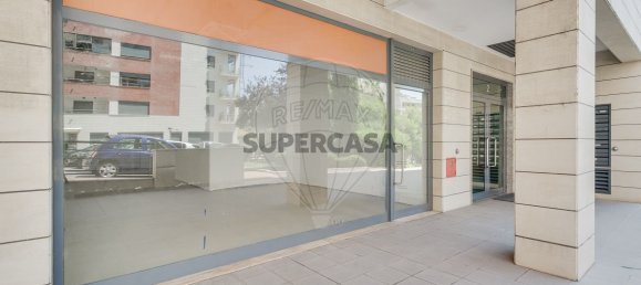 129m² Commercial property in Odivelas, Portugal No. 237009 6