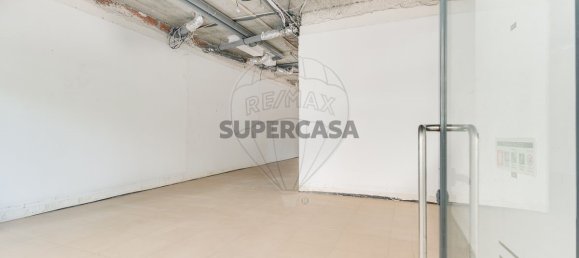 129m² Commercial property in Odivelas, Portugal No. 237009 16