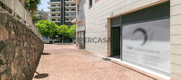 129m² Commercial property in Odivelas, Portugal No. 237009 8