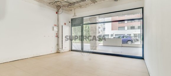 129m² Commercial property in Odivelas, Portugal No. 237009 9