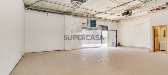 129m² Commercial property in Odivelas, Portugal No. 237009 14