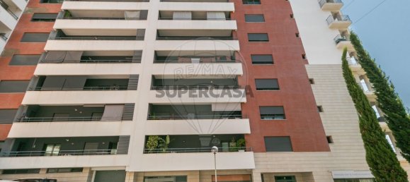 129m² Commercial property in Odivelas, Portugal No. 237009 2