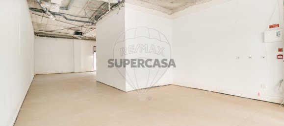 129m² Commercial property in Odivelas, Portugal No. 237009 15
