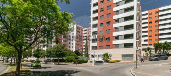 129m² Commercial property in Odivelas, Portugal No. 237009 19