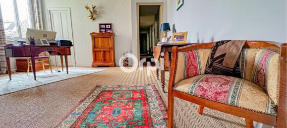 Apartamento de 4 dormitorios en Saint-Quentin, France No. 237645 3