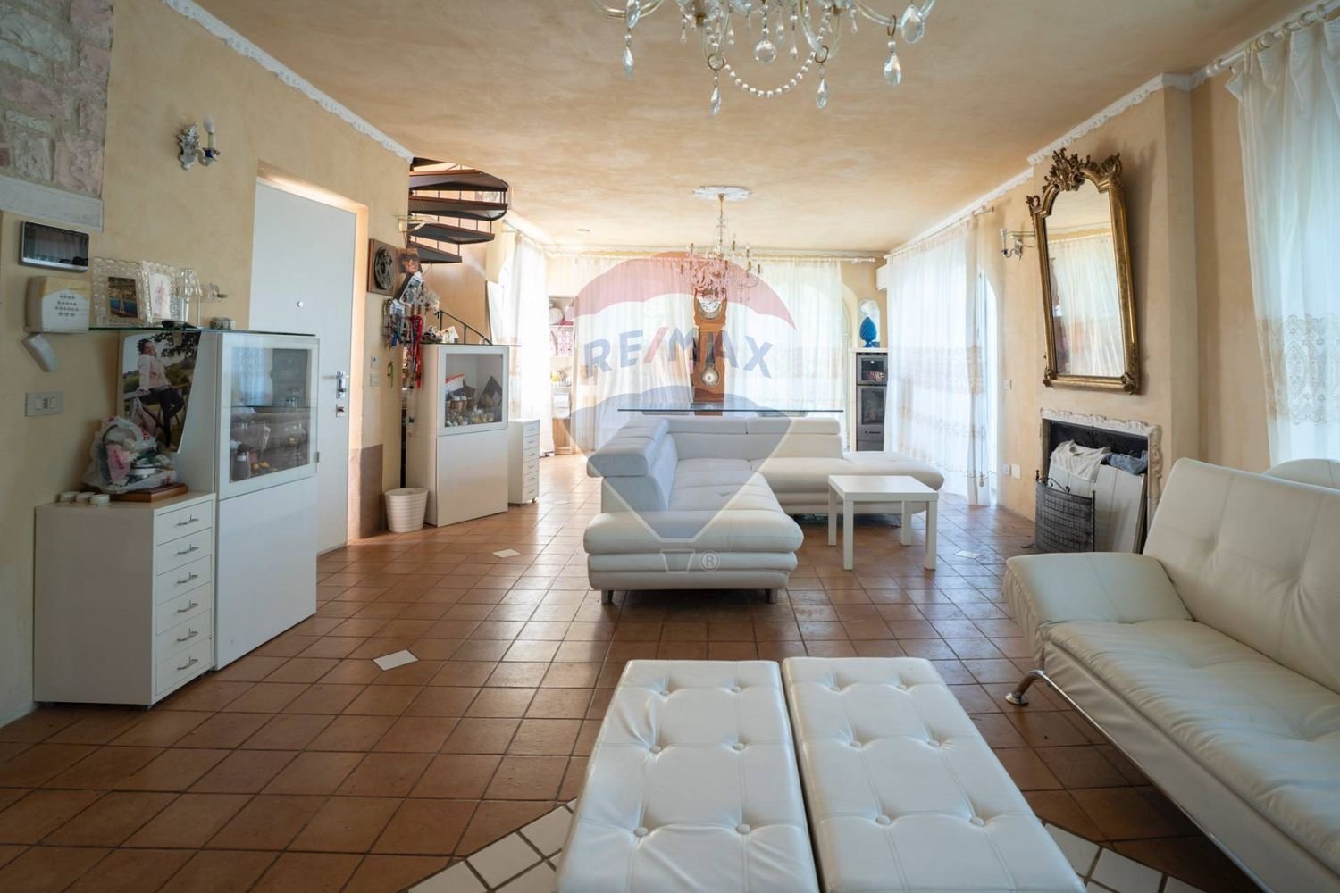 Casa de 10 habitaciónes en Arcevia, Italy No. 286265