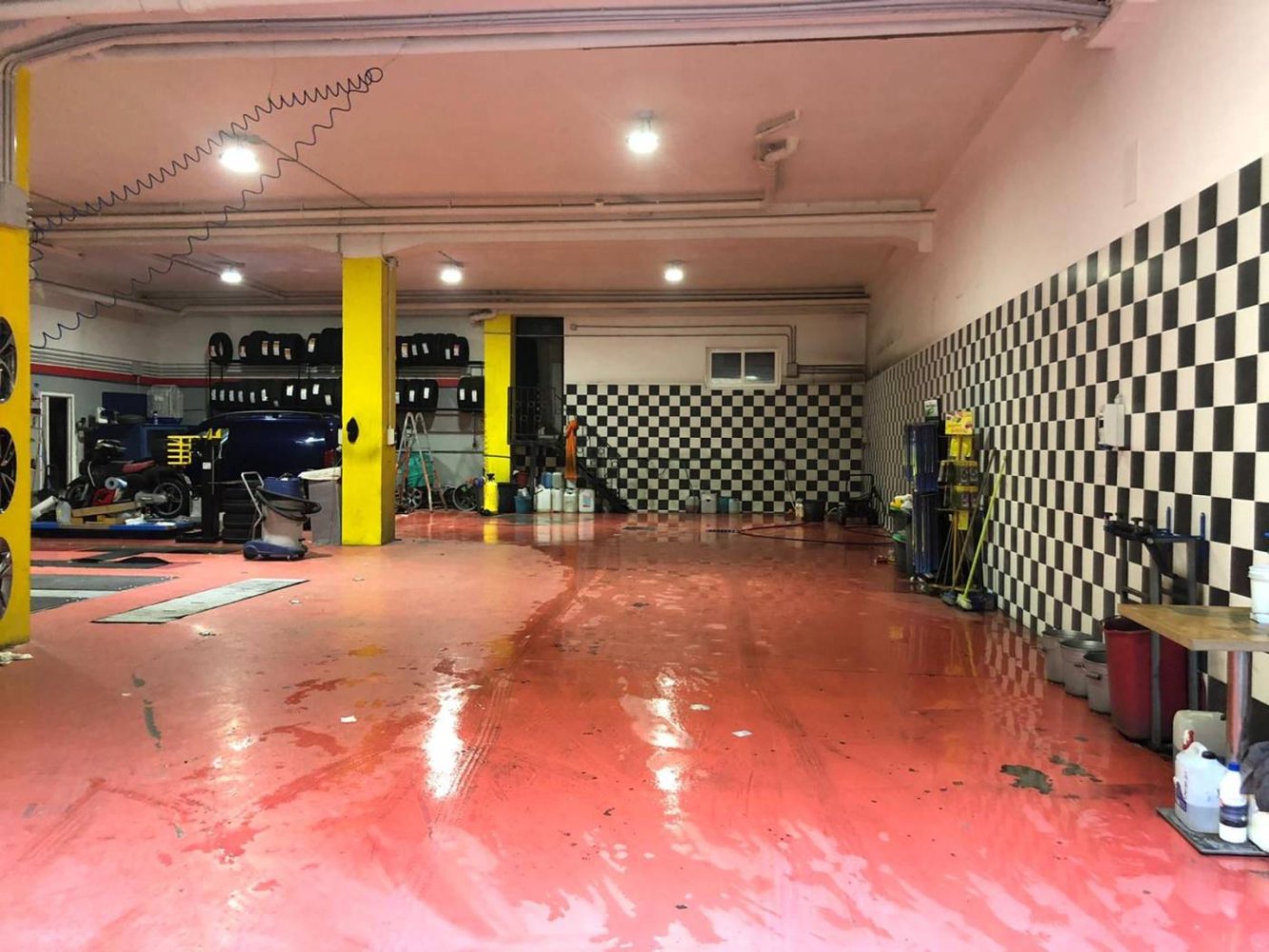 2-salle Propriété commerciale à Guidonia Montecelio, Italy No. 73488