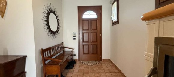 Дом с 8 комнатами в Монтебеллуна, Италия № 58864 2