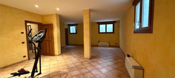 Дом с 8 комнатами в Монтебеллуна, Италия № 58864 24