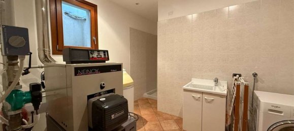 Дом с 8 комнатами в Монтебеллуна, Италия № 58864 26