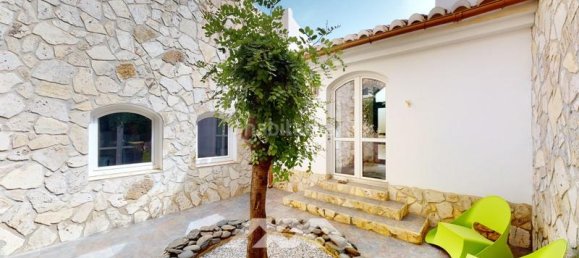 4 bedrooms Villa in Sayalonga, Spain No. 45998 5