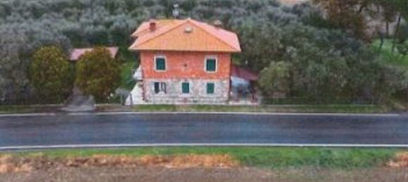 6 rooms House in Castiglione del Lago, Italy No. 274734 4