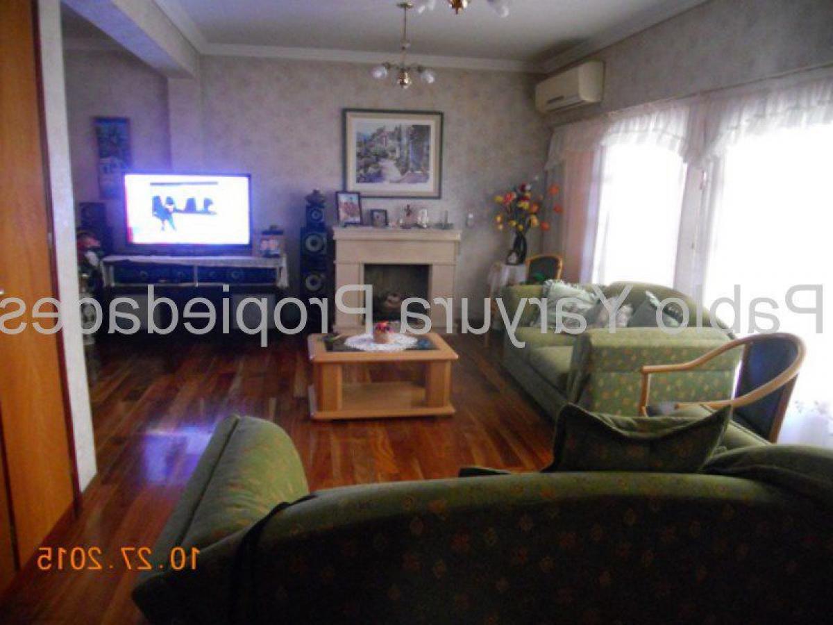 Casa de 2 dormitorios en Tres de Febrero, Argentina No. 4564