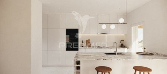 4 bedrooms House in Sesimbra, Portugal No. 101020 3