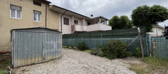 3 rooms House in Creazzo, Italy No. 351452 5