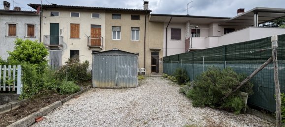 3 rooms House in Creazzo, Italy No. 351452 3