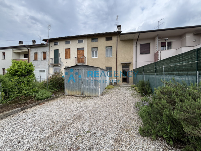 3 rooms House in Creazzo, Italy No. 351452