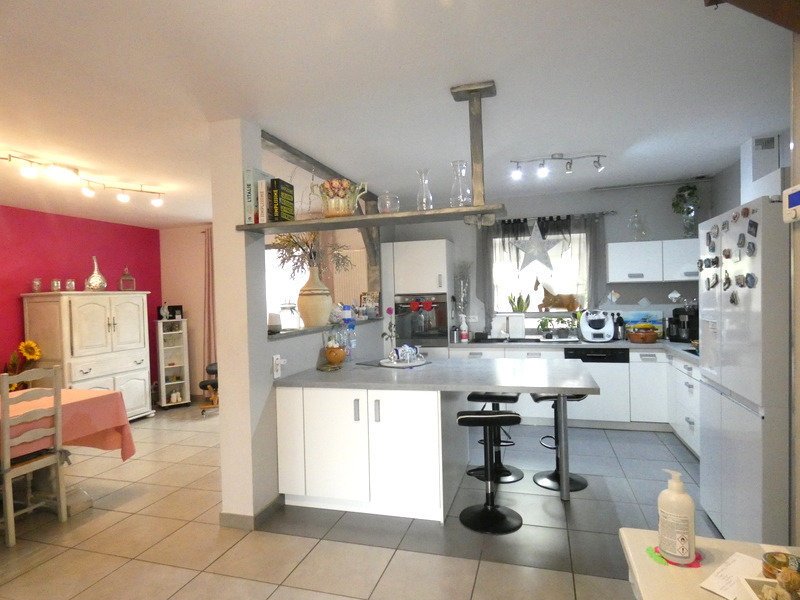 4 bedrooms Villa in Rhone, France No. 207859