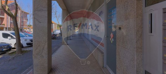 140m² Commercial property in Aveiro, Portugal No. 76215 9
