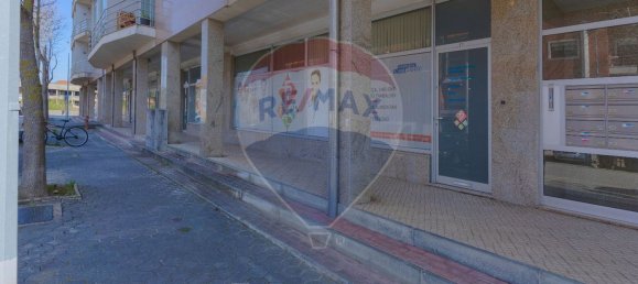 140m² Commercial property in Aveiro, Portugal No. 76215 17