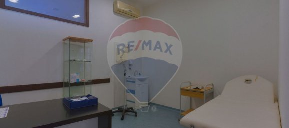 140m² Commercial property in Aveiro, Portugal No. 76215 13