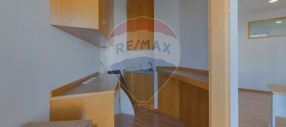 140m² Commercial property in Aveiro, Portugal No. 76215 8