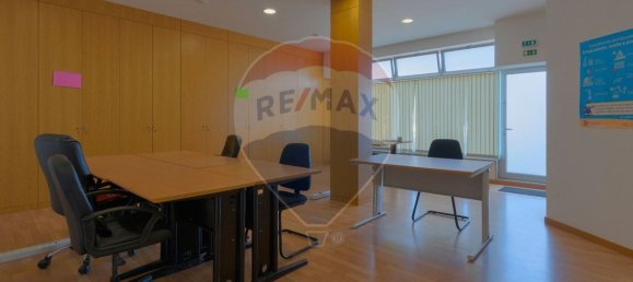 140m² Commercial property in Aveiro, Portugal No. 76215 6