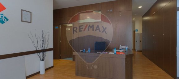 140m² Commercial property in Aveiro, Portugal No. 76215 12