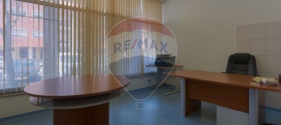 140m² Commercial property in Aveiro, Portugal No. 76215 14
