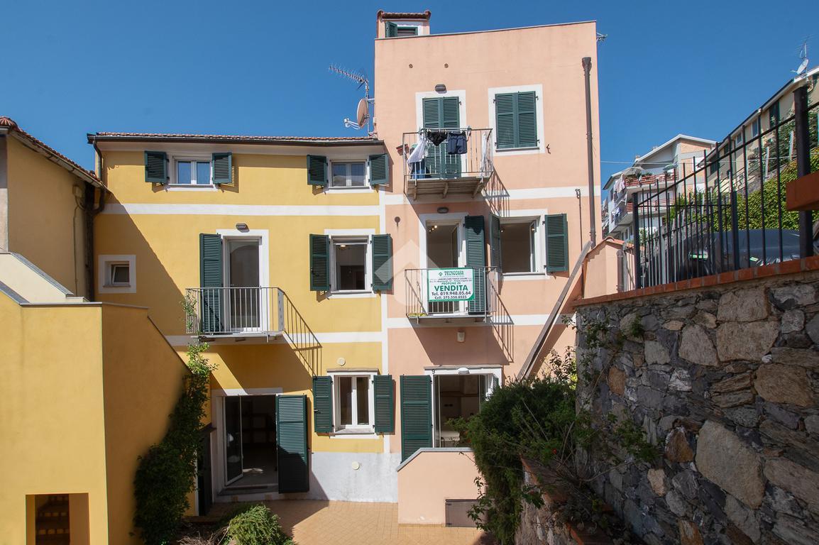 3 rooms Apartment in Magliolo, Italy No. 172332
