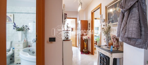 Apartamento de 2 dormitorios en Senago, Italy No. 223071 35