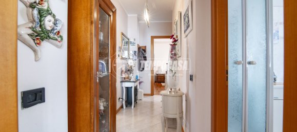 Apartamento de 2 dormitorios en Senago, Italy No. 223071 9