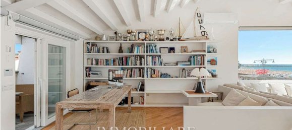 3 bedrooms Penthouse in Viareggio, Italy No. 271943 13