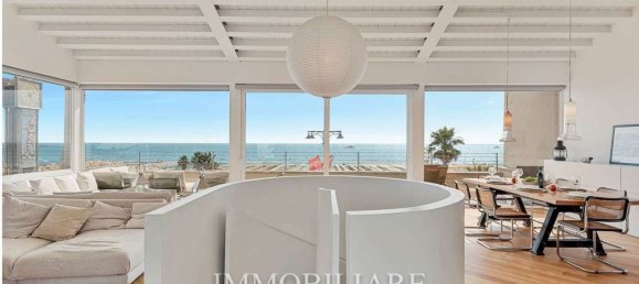 3 bedrooms Penthouse in Viareggio, Italy No. 271943 5