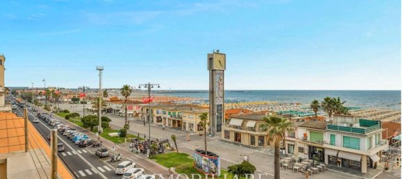 3 bedrooms Penthouse in Viareggio, Italy No. 271943 11